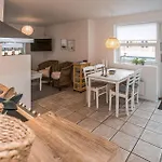 Beautiful In With Kitchen Сasa de vacaciones